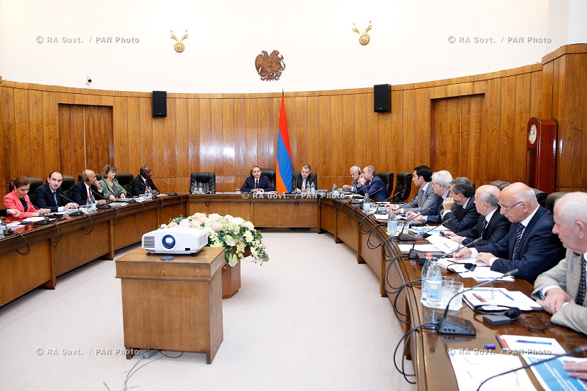 Правительство РА: Премьер Овик Абрамян принял участие в аналитическом обсуждении относительно сферы энергетики Армении