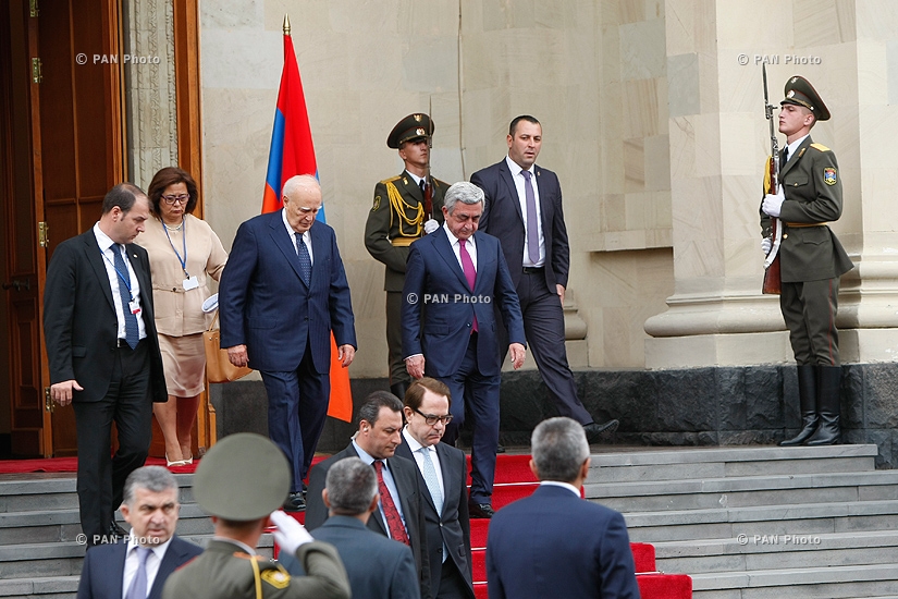 Совместная пресс-конференция Президента Армении Сержа Саркисяна и Президента Греции Каролоса Папульяса
