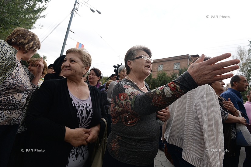 Акция протеста торговцев перед зданием Национального Собрания Армении 