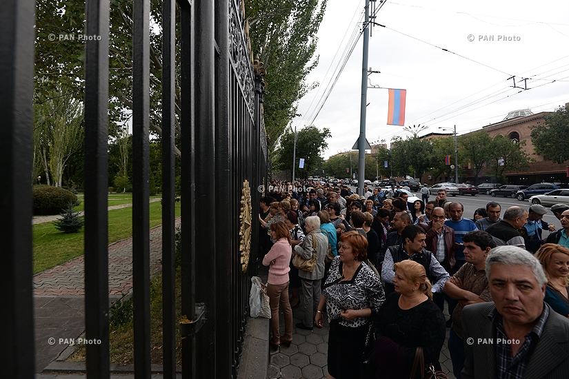 Акция протеста торговцев перед зданием Национального Собрания Армении 