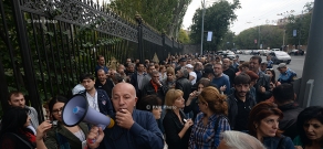 Акция протеста торговцев перед зданием Национального Собрания Армении 