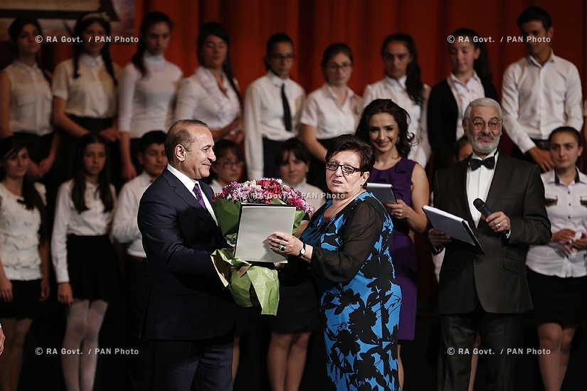RA Govt.: PM Hovik Abrahamyan awards winners of the republican cometition of petry reading