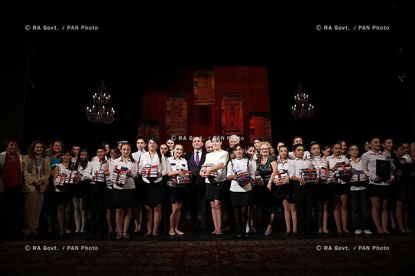 RA Govt.: PM Hovik Abrahamyan awards winners of the republican cometition of petry reading