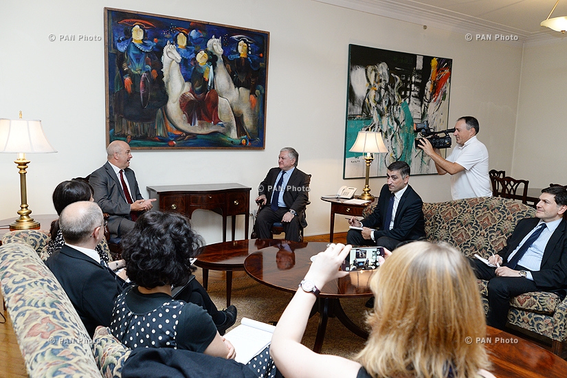 Министр иностранных дел Армении Эдвард Налбандян принял  комиссара Совета Европы по правам человека Нила Муйжниекса