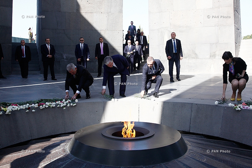 Президент Сербии Томислав Николич посетил мемориальный комплекс Цицернакаберд