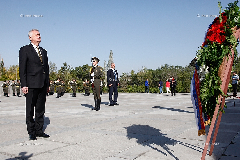 Serbian President Tomislav Nikolić  visits Tsitsernakaberd memorial