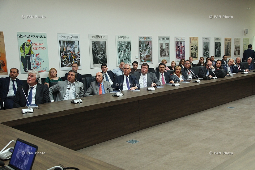 Члены 2-ой международной научно-практической конференции посетили мемориальный комплекс Цицернакаберд: ПИСА