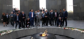 Члены 2-ой международной научно-практической конференции посетили мемориальный комплекс Цицернакаберд: ПИСА