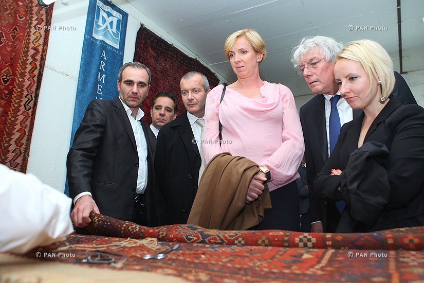 Члены 2-ой международной научно-практической конференции посетили завод рукодельных ковров «Мегерян карпет»: ПИСА
