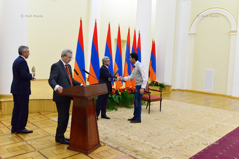 President Serzh Sargsyan awards studenst and pupils with the President's prize in different nomnations of IT sphere