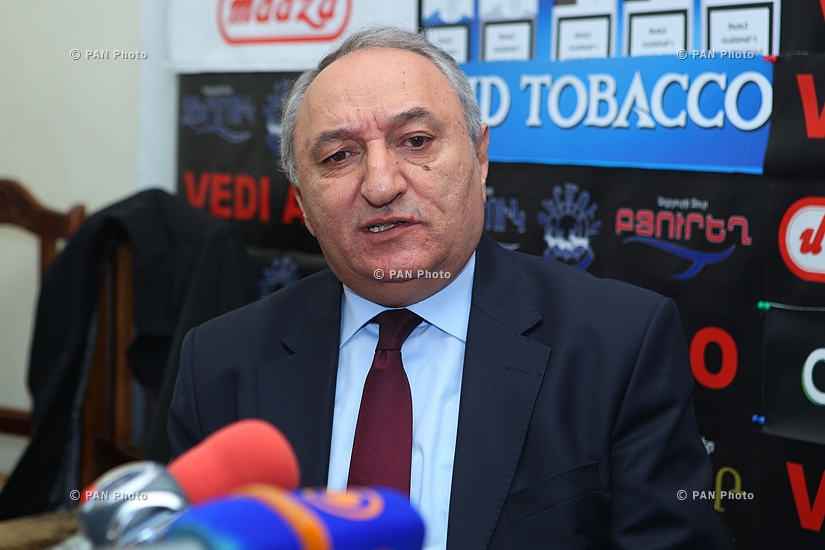 Press conference of Mkrtich Minasyan (RPA) and economist Vardan Bostanjyan