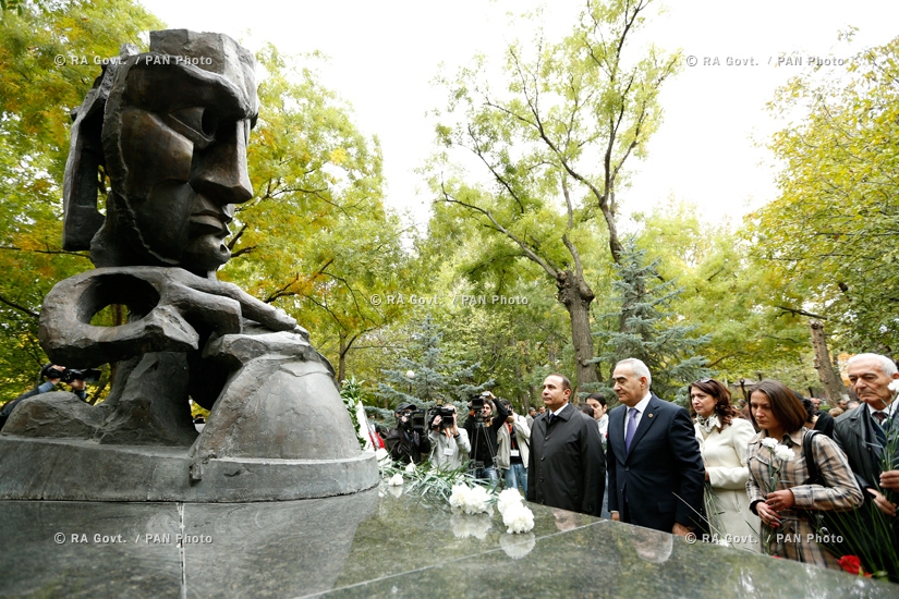 RA Govt.: PM Hovik Abrahamyan commemorates 1999 parliament terror attack victims
