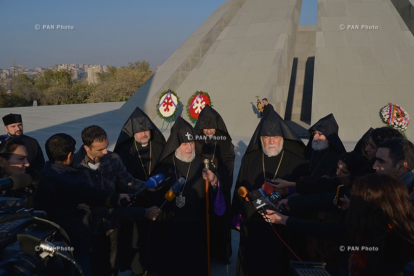 Karekin II and Aram I visit Tsitsernakaberd during the Bishops' Synod in Armenia