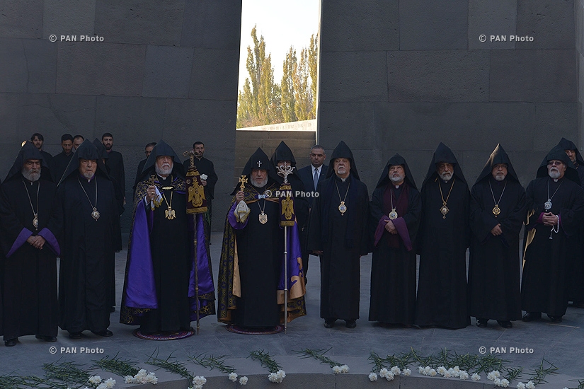 Karekin II and Aram I visit Tsitsernakaberd during the Bishops' Synod in Armenia