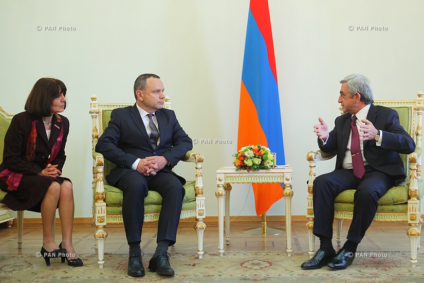Новоназначенный посол Франции в Армении Жан-Франсуа Шарпантье вручил верительные грамоты президенту Армении Сержу Саркисяну