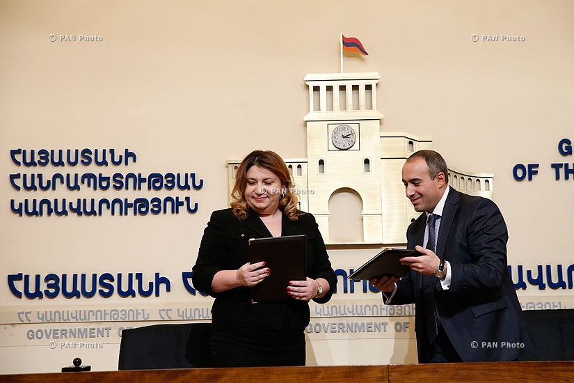 Signing of the contract between RA Ministry of Energy and Natural Resources and RA Ministry of Justice 