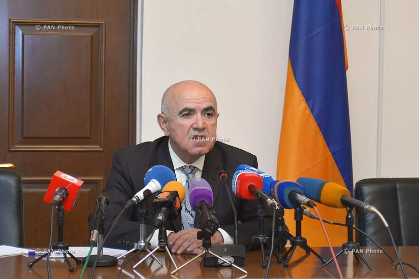 Пресс-конференция начальника Миграционной службы Министерства территориального управления Армении Гагика Еганяна