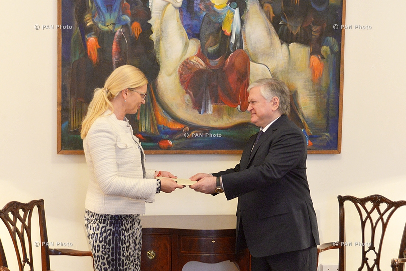 Министр иностранных дел Армении Эдвард Налбандян принял новоназначенного посла Словении в Армении Наташу Прах 