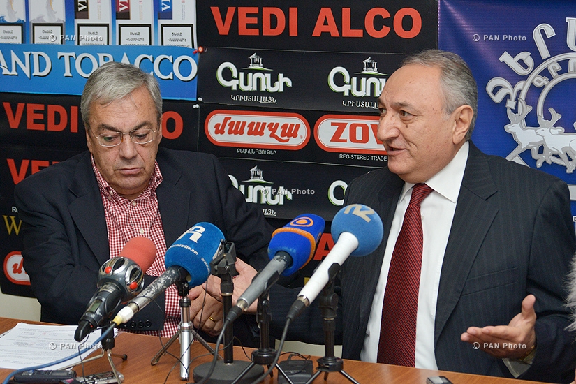 Press conference of economists Bagrat Asatryan and Vardan Bostanjyan