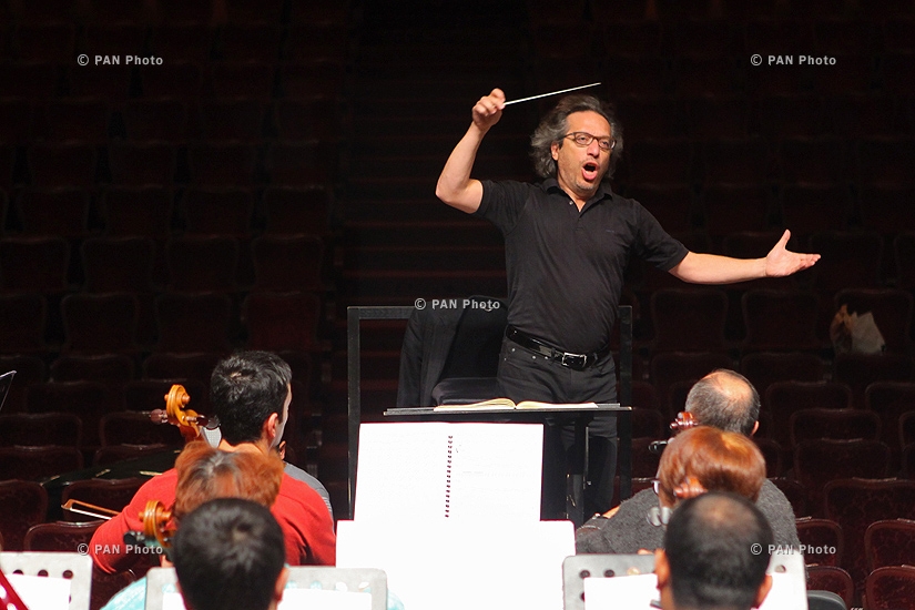Concert rehearsal of conductor and violinist George Pehlivanian