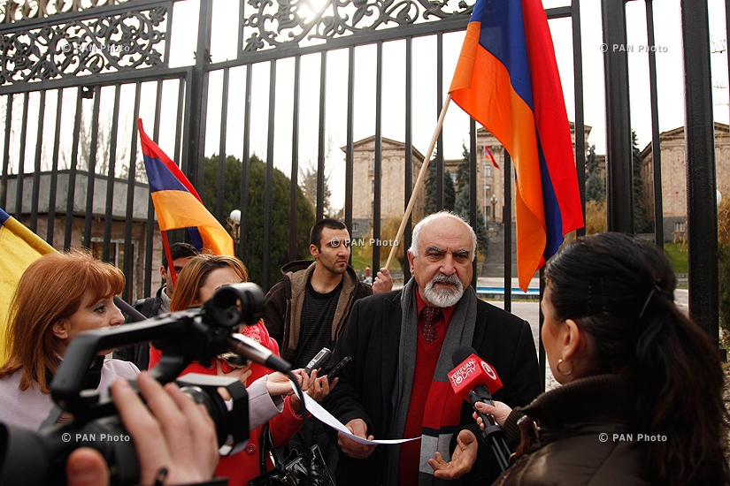 Բողոքի ցույց Ազգային ժողովի շենքի դիմաց՝ ընդդեմ Հայաստանի՝ ԵՏՄ-ին միանալու պայմանագրի