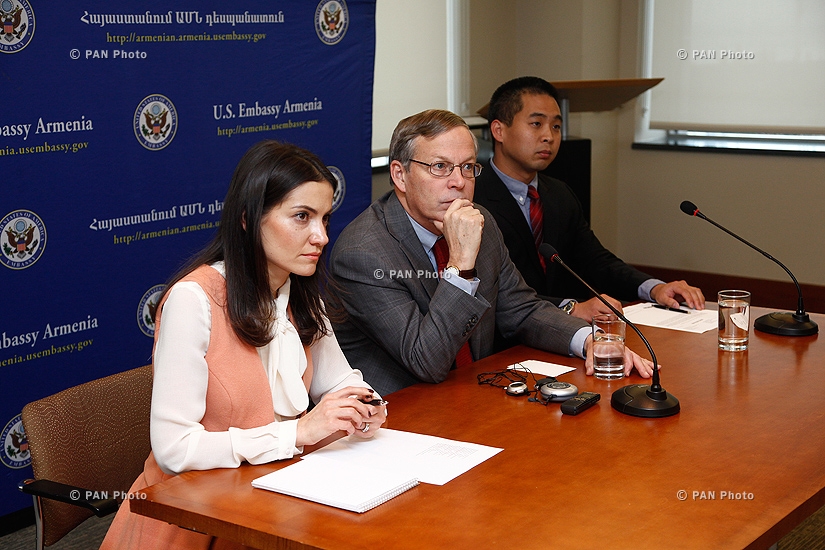 Пресс-конференция консула США в Армении Фрэнкa Ту и посла США в Армении Джона Хефферна