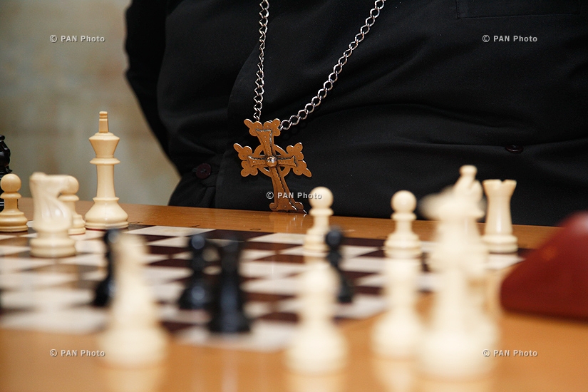 Сеанс одновременной игры в шахматы между священнослужителями Араратской Патриаршей епархии и учениками детско-юношеской спортивной школы по шахматам Авана