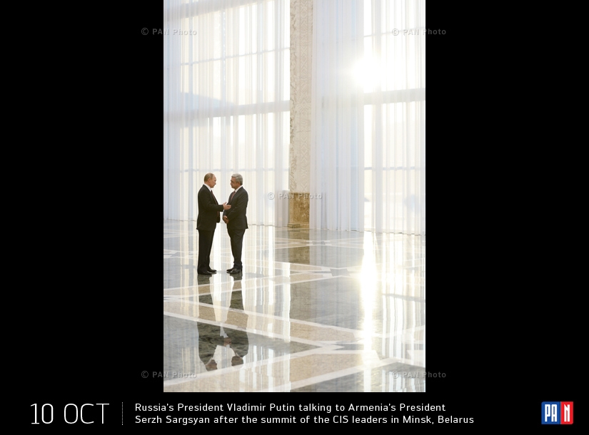 Президенты России и Армении Владимир Путин и Серж Саргсян после саммита глав государств СНГ в Минске, Беларусь