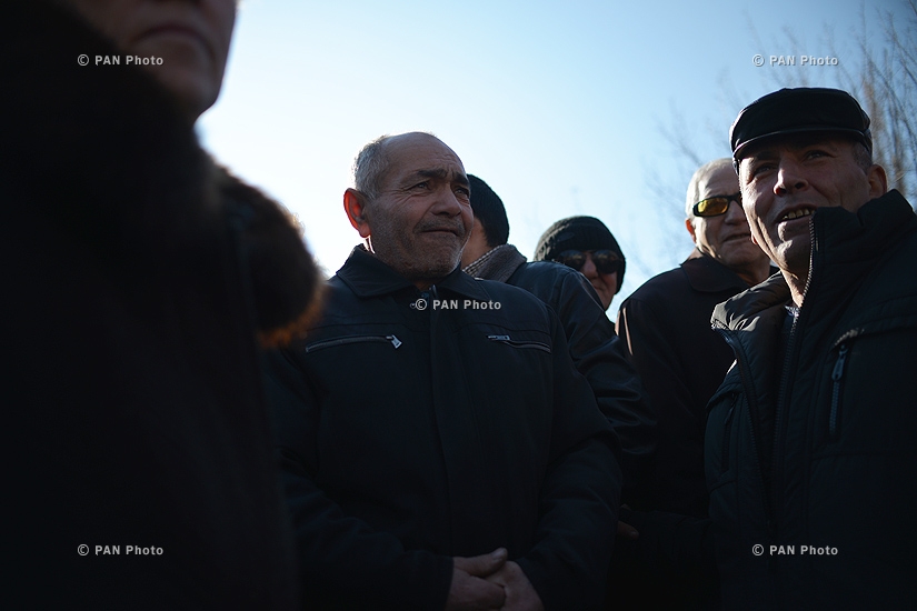 Акция протеста работников завода «Наирит» напротив здания резиденции президента Армении