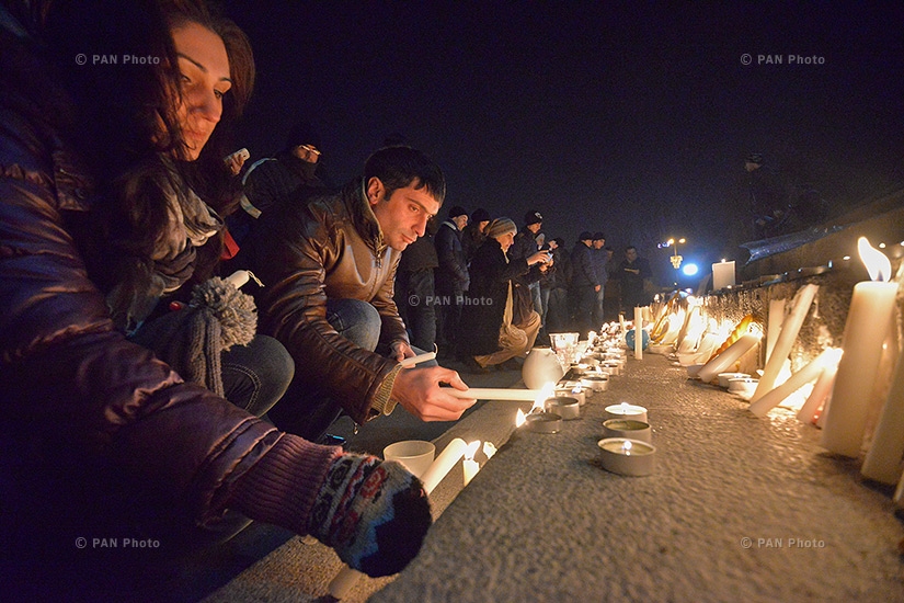 В Ереване в память об убитой в Гюмри семье Аветисянов поставили свечи