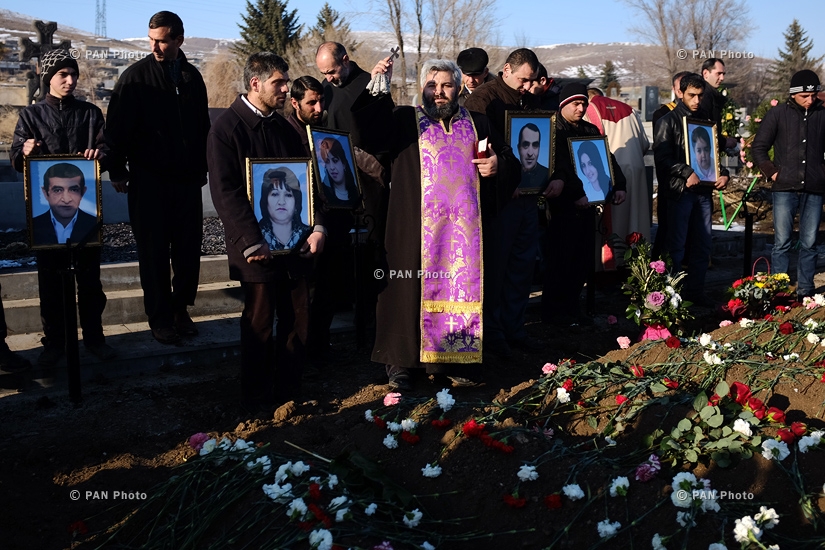 Похороны убитой семьи Аветисян в Гюмри
