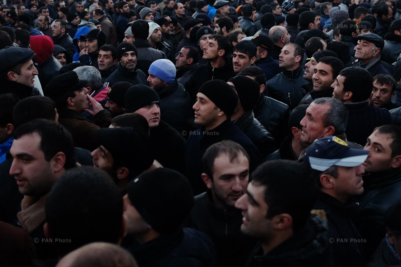 Բողոքի ցույց Գյումրիում Ավետիսյանների ընտանիքի սպանողին հայկական կողմին հանձնելու պահանջով