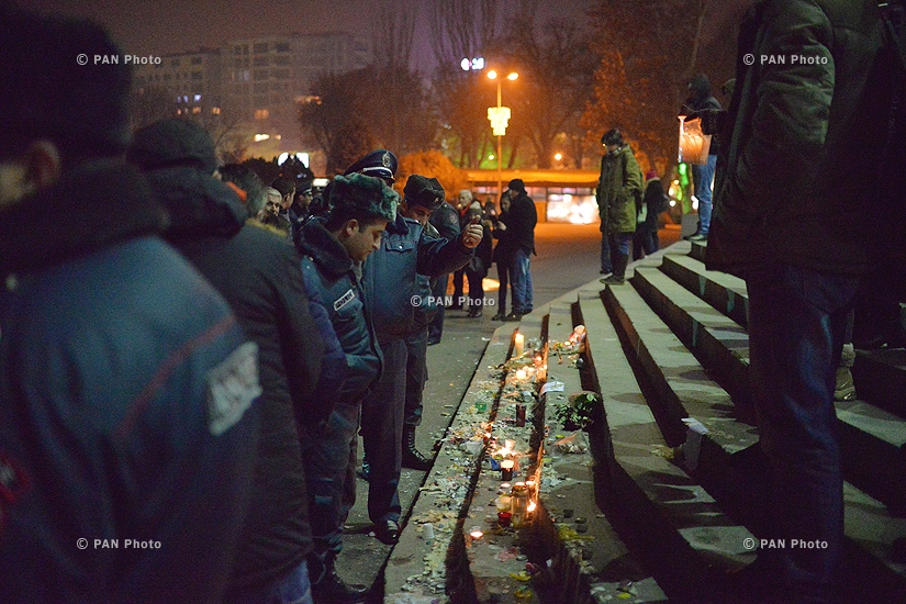 Акция протеста на Площади Свободы Армении с требованием передать армянской стороне убийцу семьи Аветисян