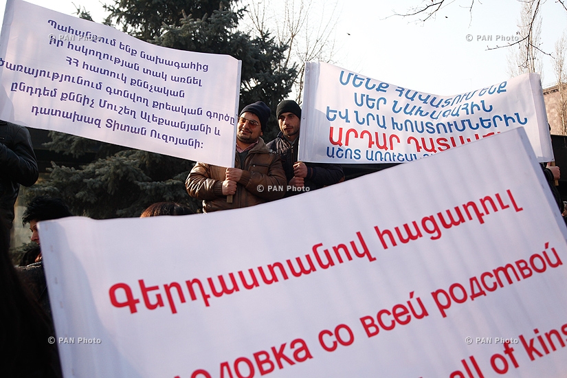 Hunger strike of Ashot Arushanyan's family and protest of Nairit plant employees in front of Presidential house