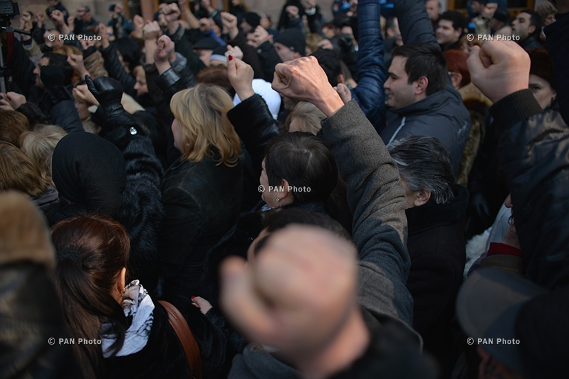 Protest of salespeople against the amendments to the Law on Turnover Tax outside Government Building