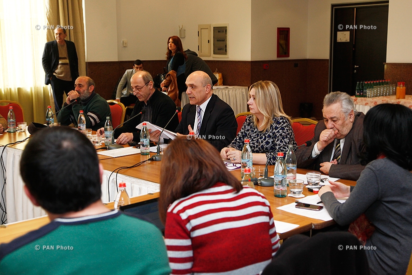 Представление ежегодного доклада о свободе слова и правах журналистов и СМИ в Армении в 2014 г.