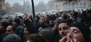 Акция протеста торговцев против внесении изменений в закон «О налоге с оборота» перед зданием Правительства РА