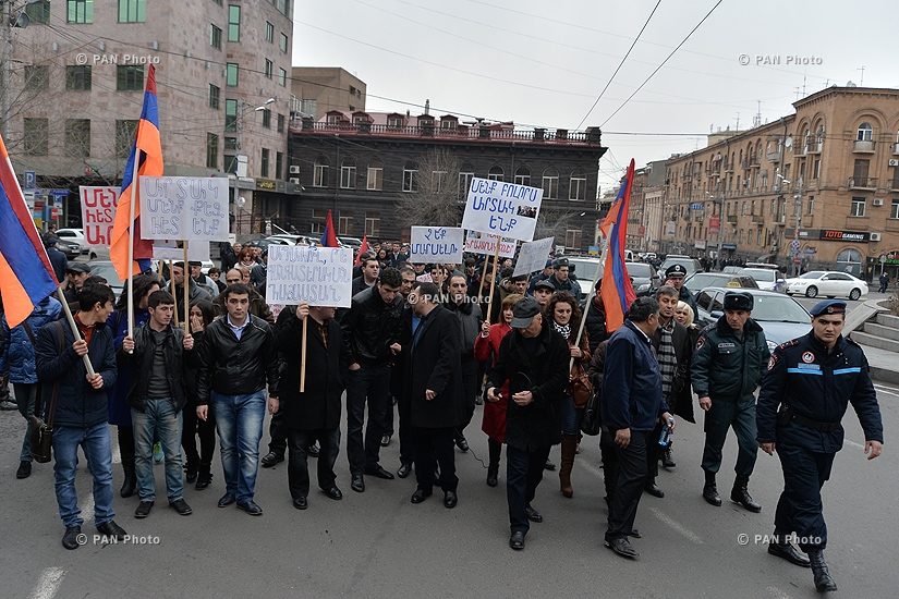 Акция протеста в связи с похищением и жестоким избиением члена «Процветающей Армении» Артака Хачатряна