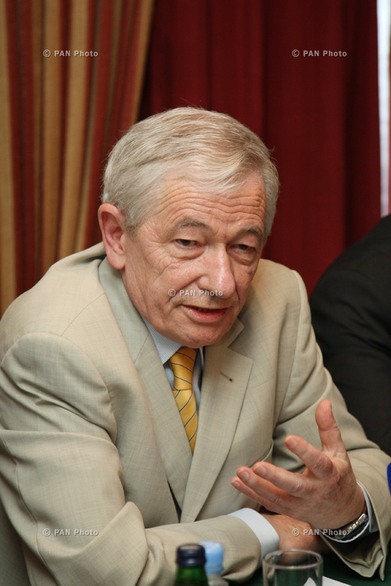 Пресс-конференция посла Республики Польша в Армении Томаса Кнотхера