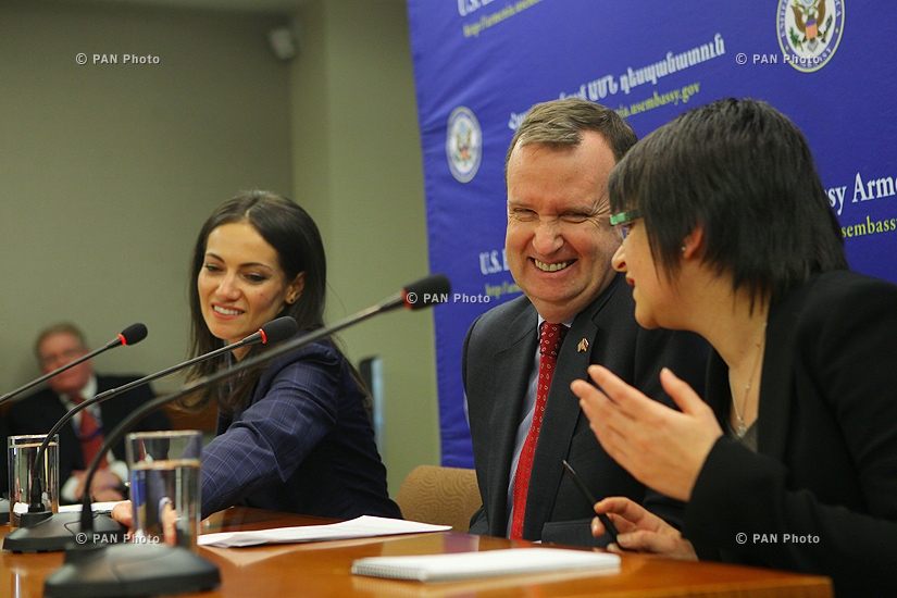 Пресс-конференция новоназначенного посола США в Армении Ричарда Миллса