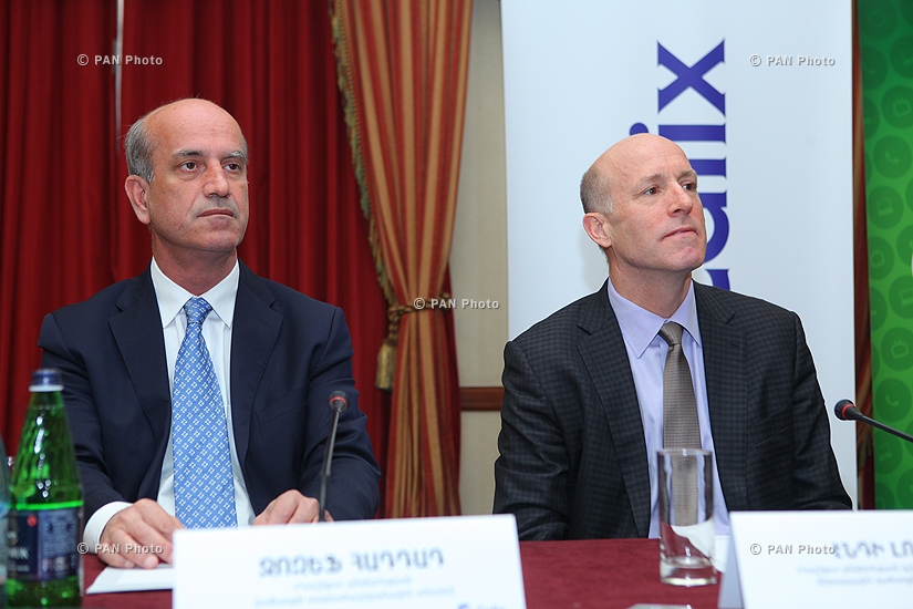 General Director of Ucom Hayk Yesayan and American Calix company's Senior Vice President Andy Lockhart present results of cooperation