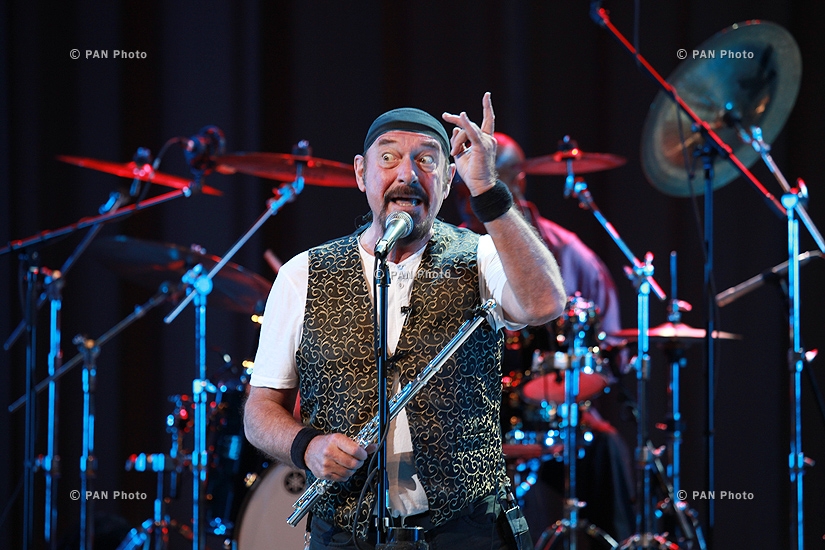 Концерт Британской рок-группы Jethro Tull в Ереване ( Иэн Андерсон )