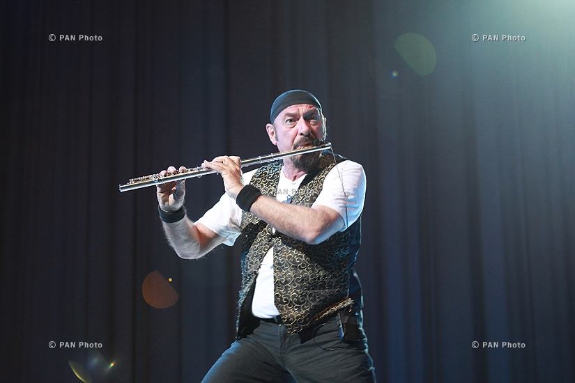 Концерт Британской рок-группы Jethro Tull в Ереване ( Иэн Андерсон )