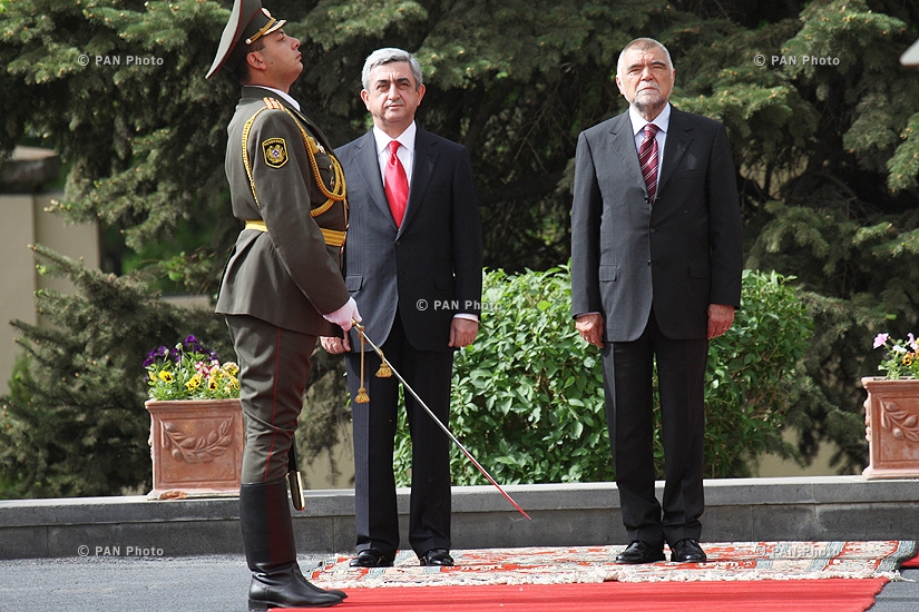 Официальная церемония приветствия президента Хорватии Степана Месича