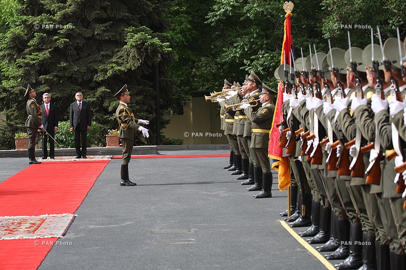 Официальная церемония приветствия президента Хорватии Степана Месича