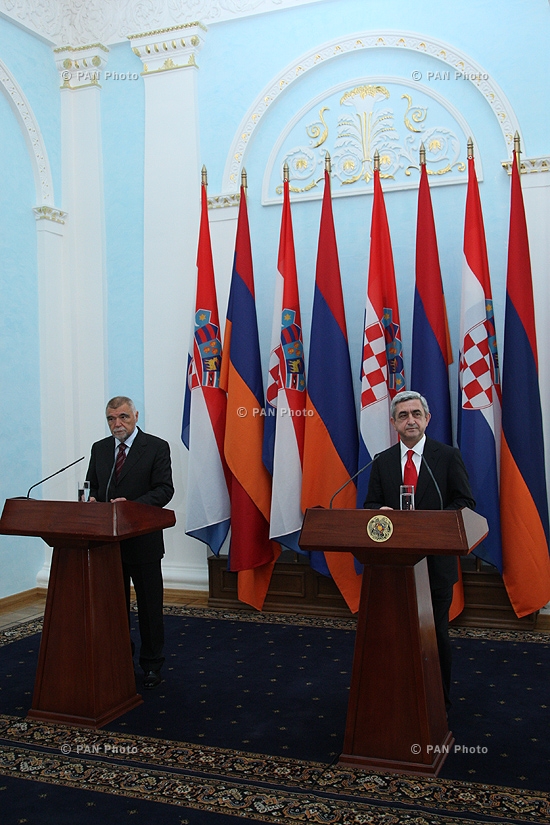 Совместная пресс-конференция президента Хорватии Степана Месича и  Президент Армении Сержа Саркисяна