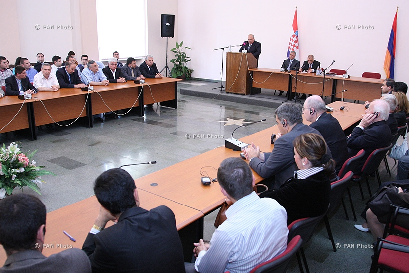 Встреча президента Хорватии Степана Месича с представителями профессорско-преподавательского состава ЕГУ и со студентами