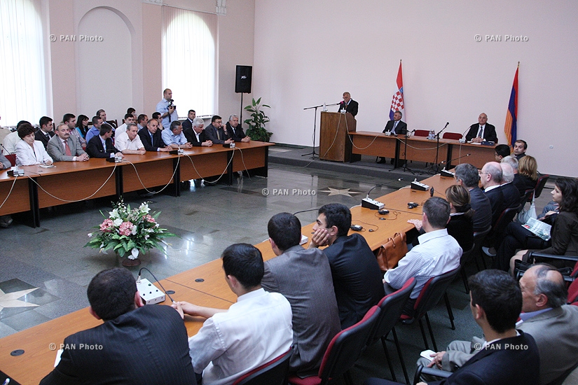 Встреча президента Хорватии Степана Месича с представителями профессорско-преподавательского состава ЕГУ и со студентами