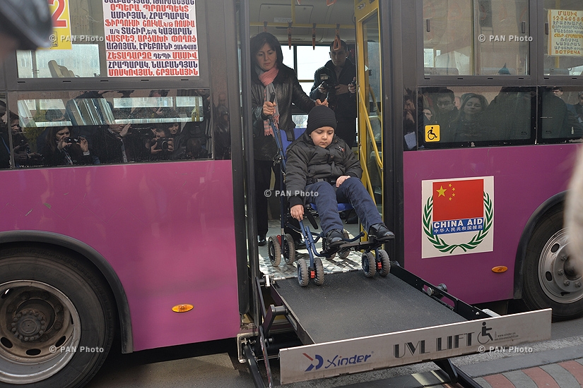 На улицы Еревана вышли автобусы, адаптированные для людей с ограниченными возможностями