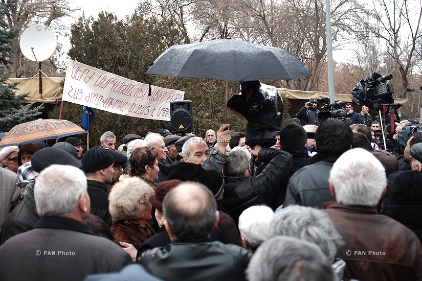 Open air press conference of Heritage party's leader Raffi Hovannisian 
